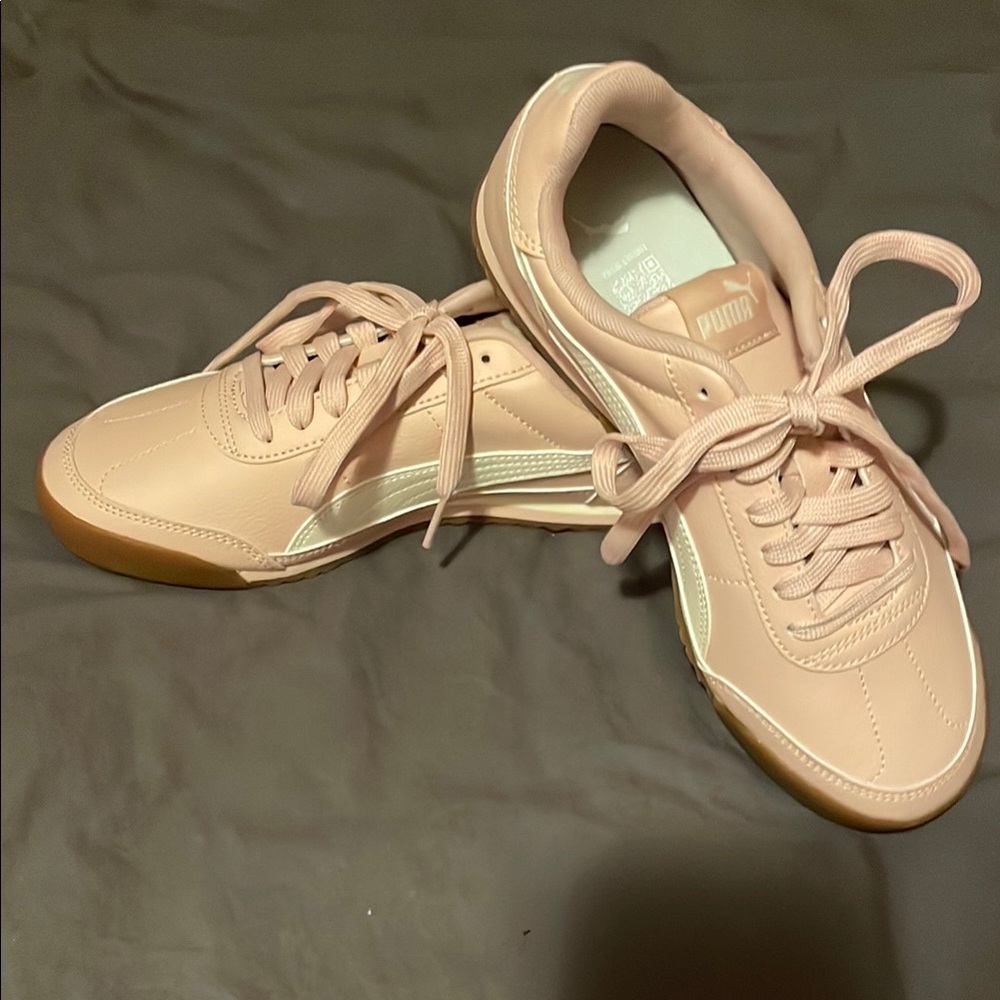 NWOB Puma Light Pink and White Classic Sneakers Size 8